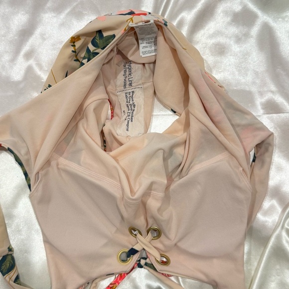 Roxy Classic One Piece Swimsuit Cloud Pink Garden Lily Floral Lace Up Small New - Picture 11 of 12